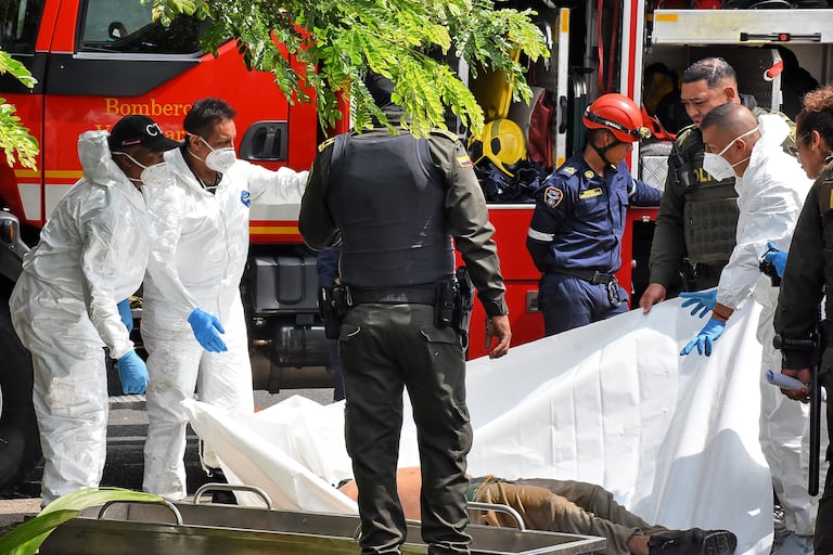 Las autoridades hicieron el levantamiento del cuerpo sin vida de una persona de sexo masculino en las aguas del Río Cali.