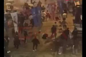 En una zona de bares en Estabul, se presentó una riña entre hinchas del galatasaray y el Bayern Múnich, antes del partido de la Champions del 24 de octubre del 2023.