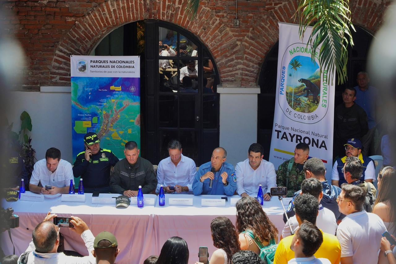 Autoridades se reunieron para desplegar uniformados en el parque Tayrona.
