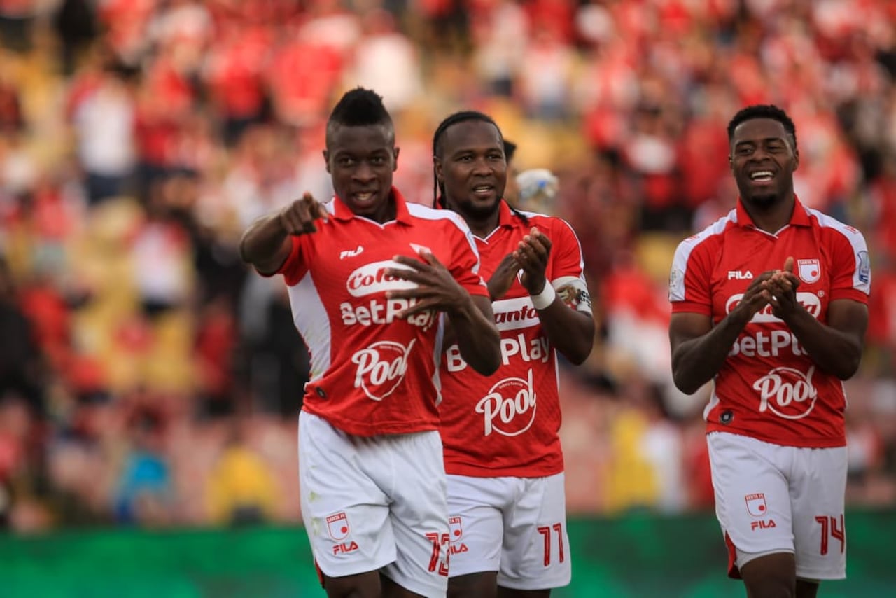 Independiente Santa Fe celebra su triunfo sobre Medellín en El Campín.