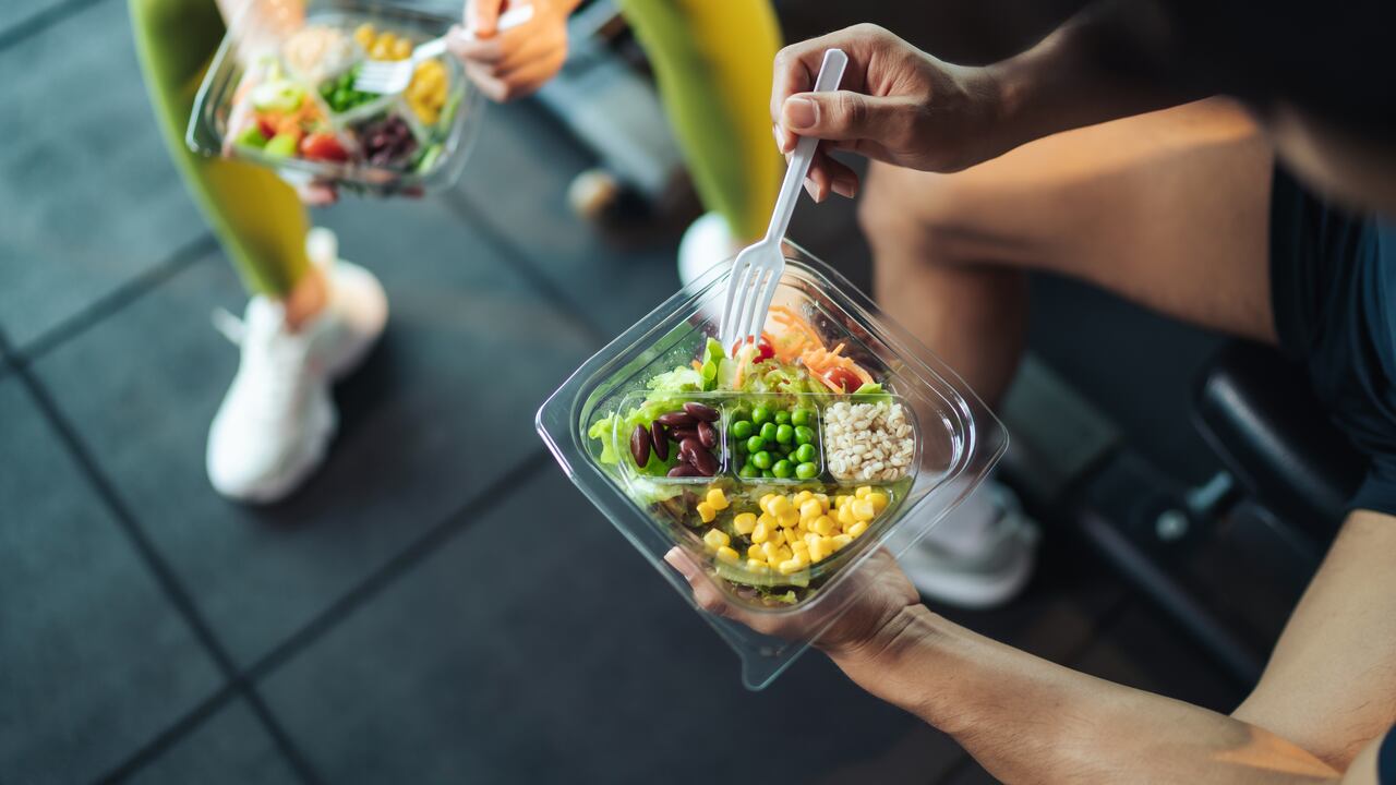 Una alimentación balanceada ayudará a prevenir varias enfermedades que suelen presentarse cuando la persona envejece.