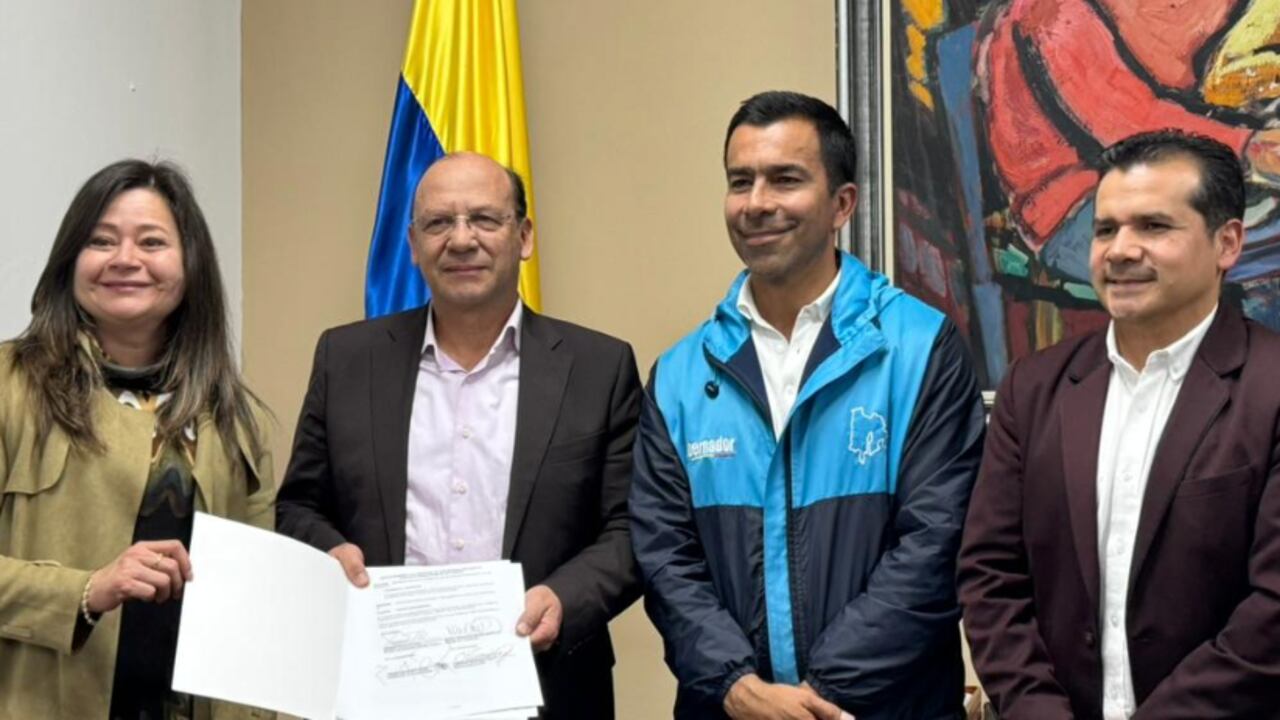 Representantes del gobierno nacional y departamental suscribieron el convenio para la financiación del Tren de Zipaquirá