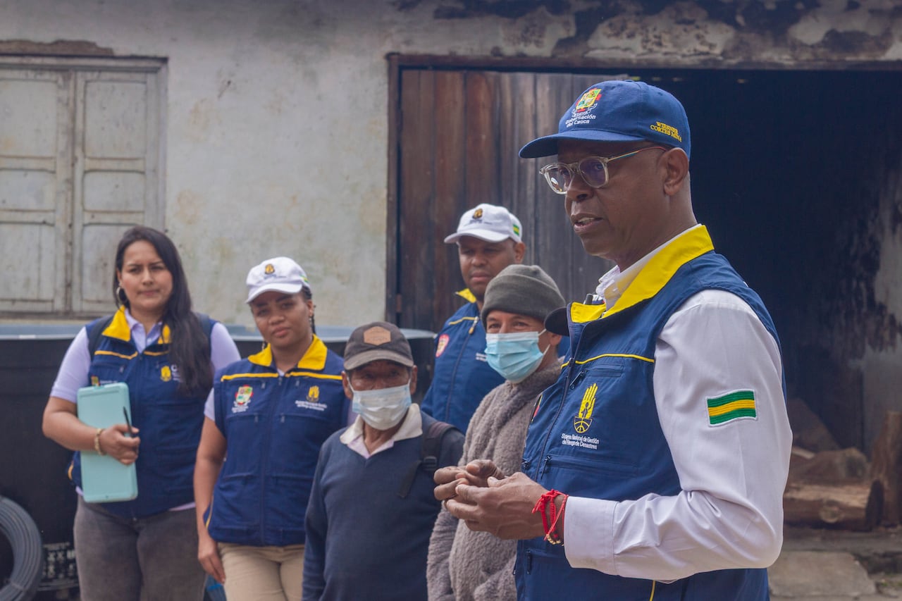 Habitantes de la vereda Los Cristales advirtieron que el consumo de agua contaminada por la ceniza volcánica ya estaría generando afectaciones en la salud de algunas familias, incluyendo dolores estomacales y problemas en la piel.