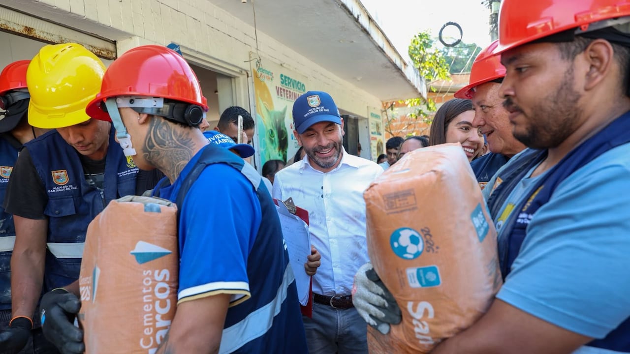 Entrega de ayudas en La Buitrera en Cali.