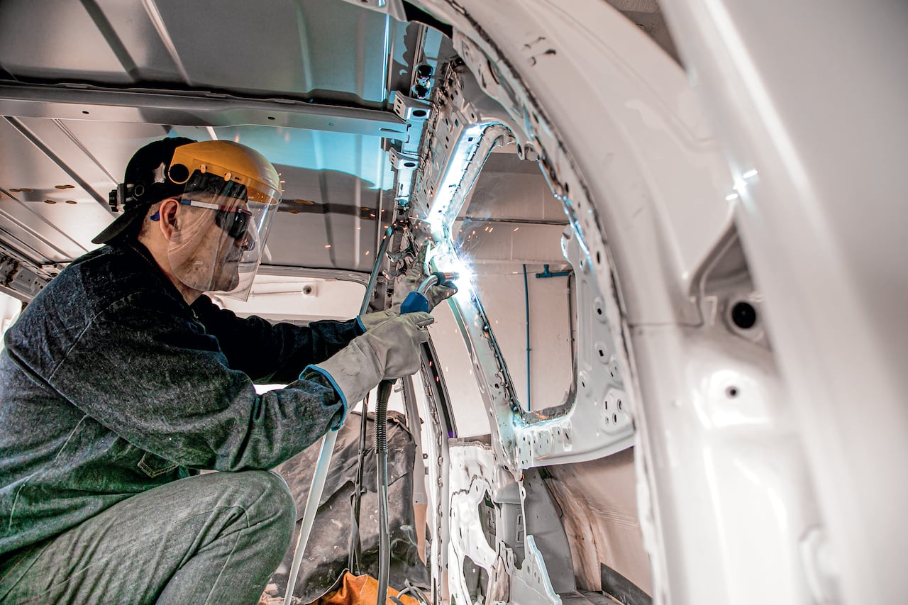 Los materiales que se usan en el blindaje de un carro deben cumplir con estándares de seguridad y calidad.