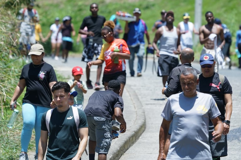 Alta afluencia de visitantes se registra en el cerro de Cristo Rey durante la jornada de Semana Santa, bajo supervisión de las autoridades locales.