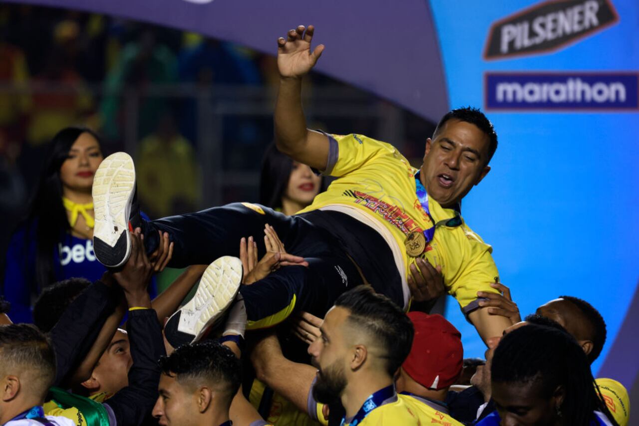 César Farías fue despedido de Aucas por sanción tras agredir a un rival.