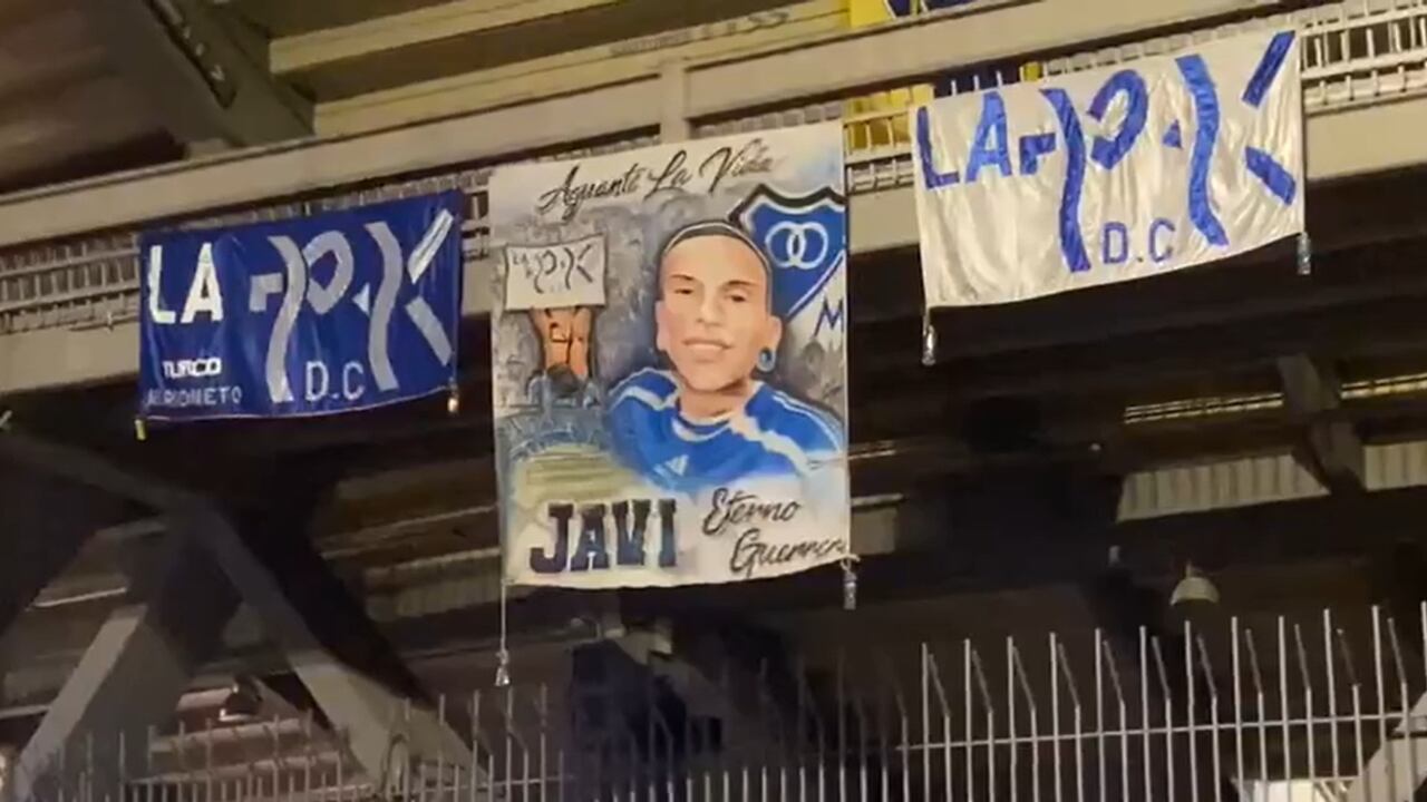 Los hinchas se reunieron a las afueras del escenario deportivo.