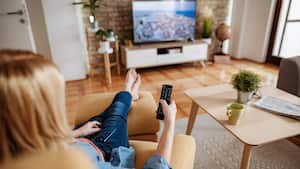 “Me gustaría conseguir más trabajo independiente, pero es solo encontrar clientes y oportunidades", señaló la británica quien, por ahora, seguirá con ingresos extras por ver series y películas (imagen de referencia).