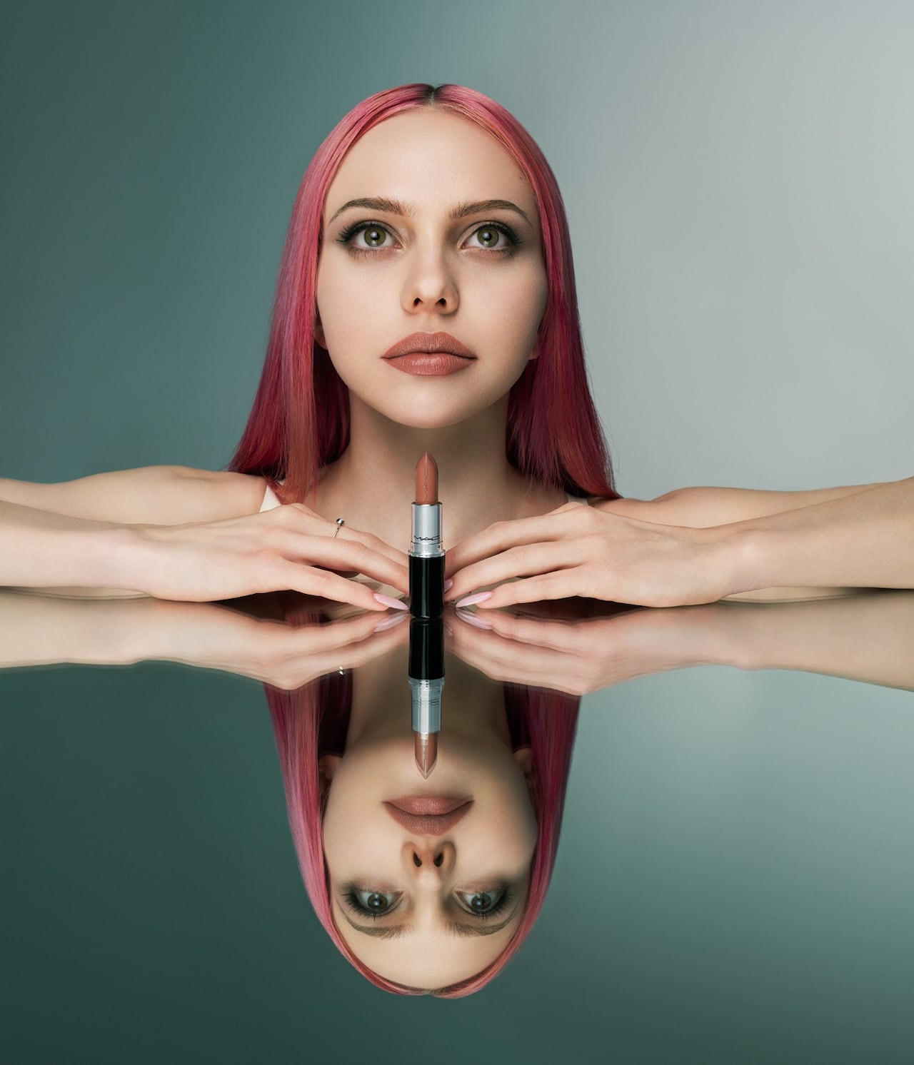 Para conmemorar esta ocasión, los próximos 30 y 31 de julio, la marca ofrecerá una promoción especial de 2x1 en una amplia selección de labiales, invitando a descubrir nuevos tonos, acabados y fórmulas, o a reencontrarse con algunos de los favoritos de M·A·C.