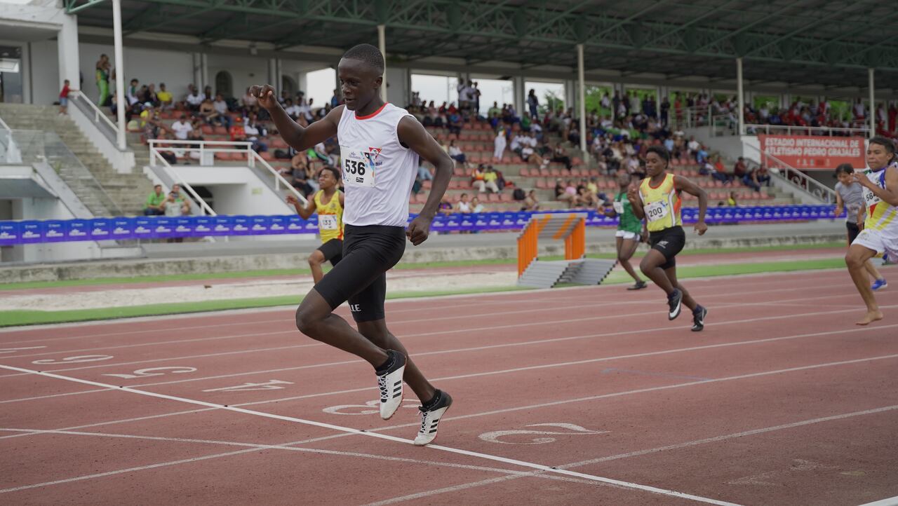 Se viene cumpliendo con masiva participación de deportistas, las finales de los Juegos Intercolegiados 2025.