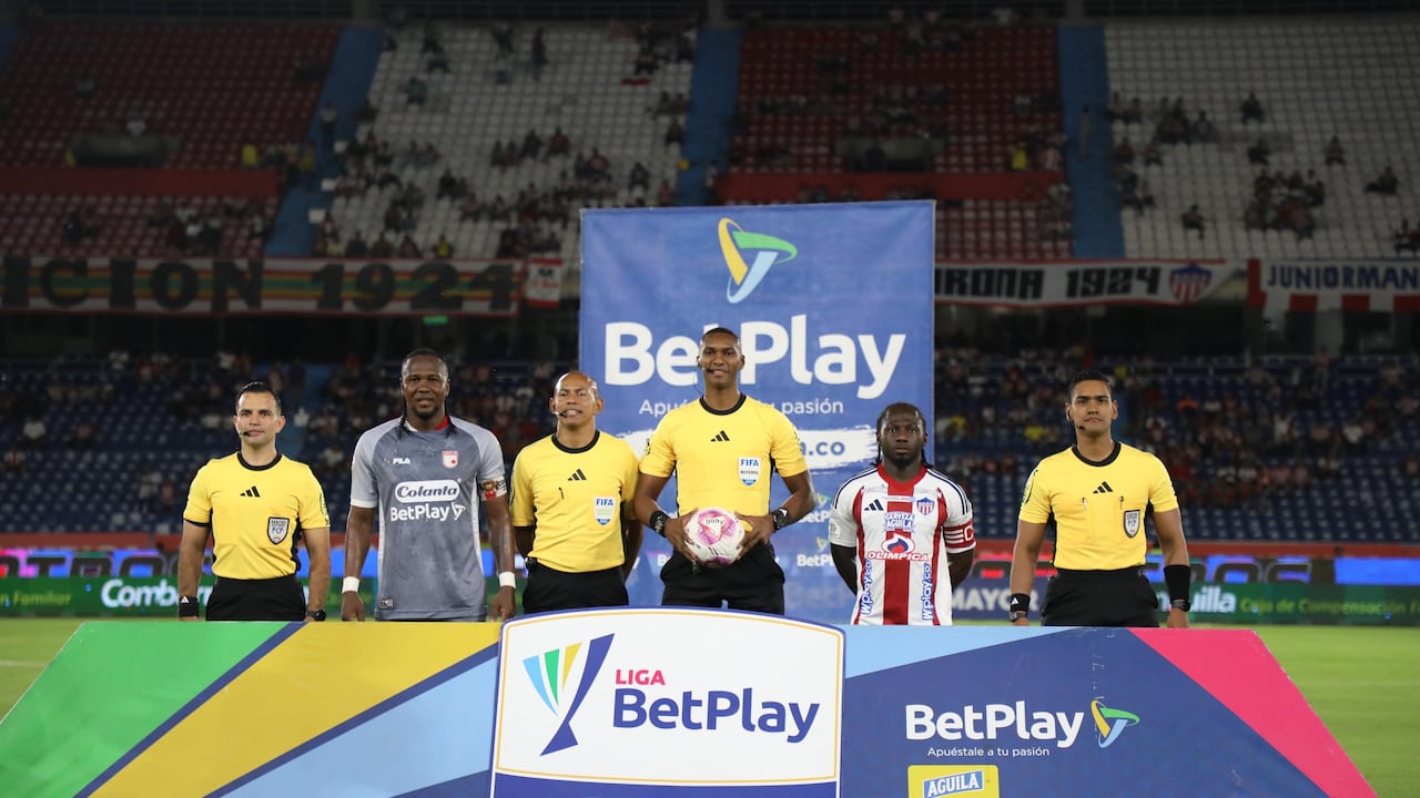 Junior de Barranquilla vs. Santa Fe en el Estadio Metropolitano.