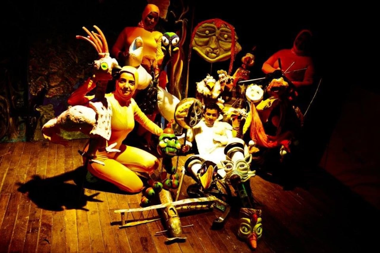 La sala teatral de la Casa Naranja tiene capacidad para 50 espectadores y funciona bajo una lógica de trueque: la entrada puede pagarse con un huevo, una libra de arroz o un abrazo.