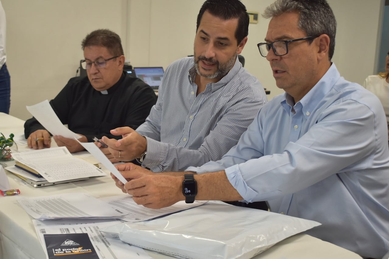 Con el 100 % de las mesas escrutadas, fueron elegidos 396 representantes que asumirán la dirigencia gremial de los productores en los 32 Comités Municipales y el Comité Departamental de Cafeteros.