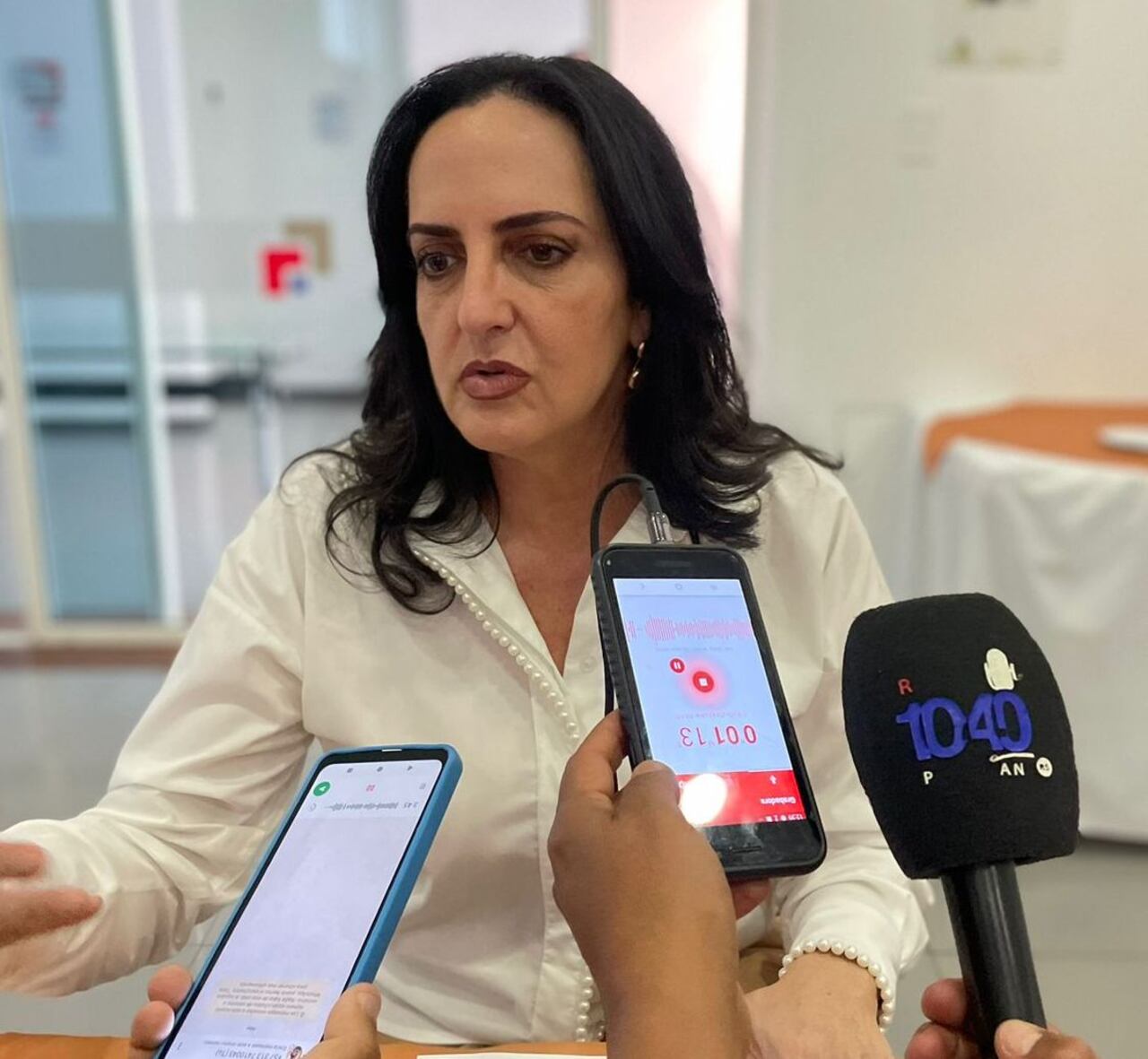 La senadora María Fernanda Cabal llegó a Popayán para presentar su libro La Democracia en Peligros, pero también para invitar a los payaneses para unir esfuerzos en sus próximas elecciones regionales y presidenciales.