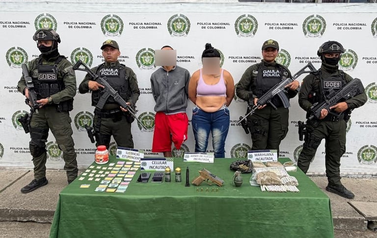 Durante el operativo fueron incautadas armas de fuego, granadas y estupefacientes, material considerado de alto riesgo para la seguridad ciudadana.