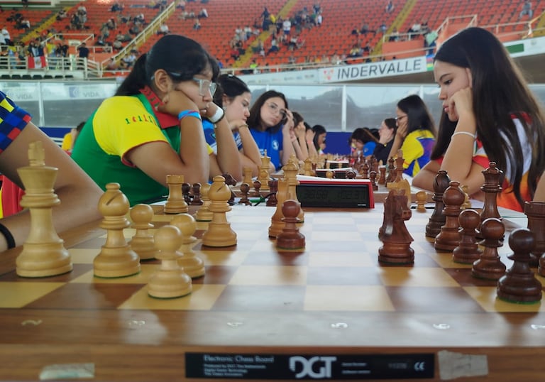 El Velódromo Alcides Nieto Patiño recibió a más de 600 jóvenes ajedrecistas del continente.