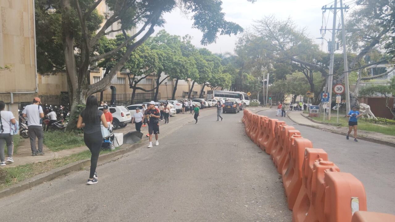 Las autoridades en Cali realizan operativos de control a la movilidad en diferentes puntos de la ciudad durante este Viernes Santo.