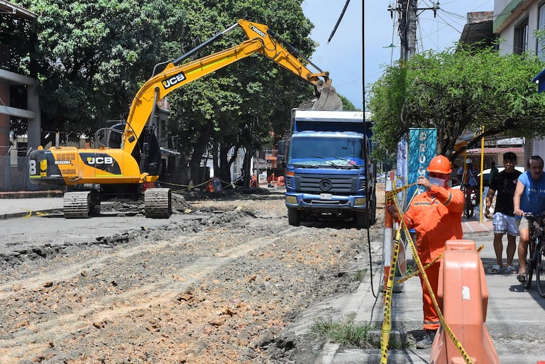 Arreglo de vía entre Cra 2 y 3con Calle 47 Barrio Salomia.