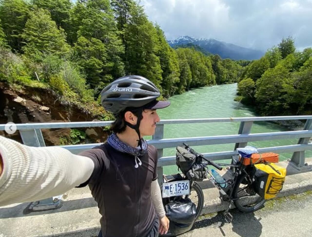 La gran mayoría de influencers y creadores de contenido se dedican a conocer el mundo y viajan ya sea en los medios de transporte tradicionales, en moto o bicicleta, para tener esa experiencia de conocer de manera diferente muchos parajes.