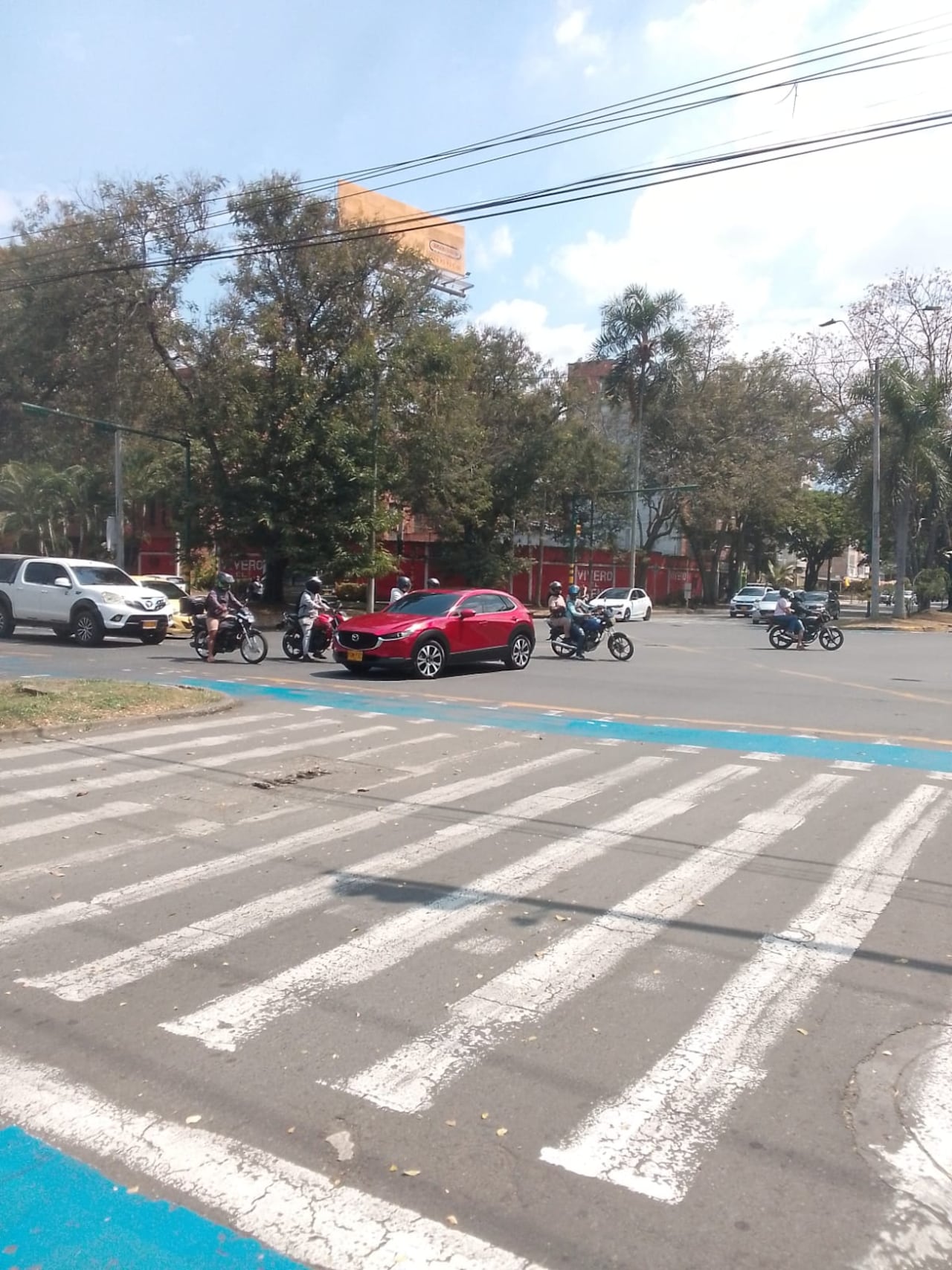 De acuerdo con la Junta de Acción Comunal, los daños se han registrado en varios cruces de la calle 16, una de las vías con mayor flujo vehicular de la comuna 17.