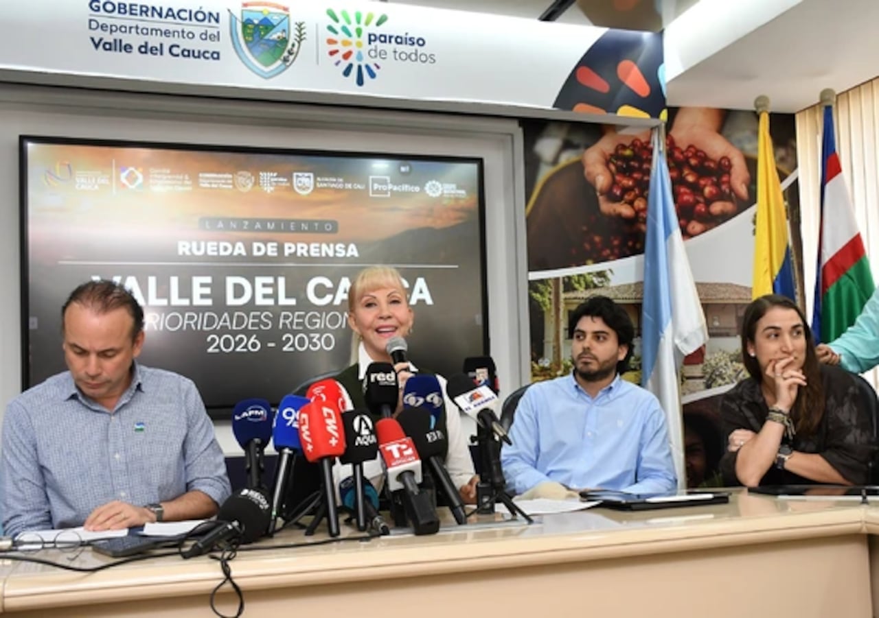 La gobernadora Dilian Francisca Toro, el alcalde de Cali, Alejandro Eder, además de líderes gremiales trabajaron en el documento que recoge las 12 prioridades que la región le pide al Gobierno Nacional.