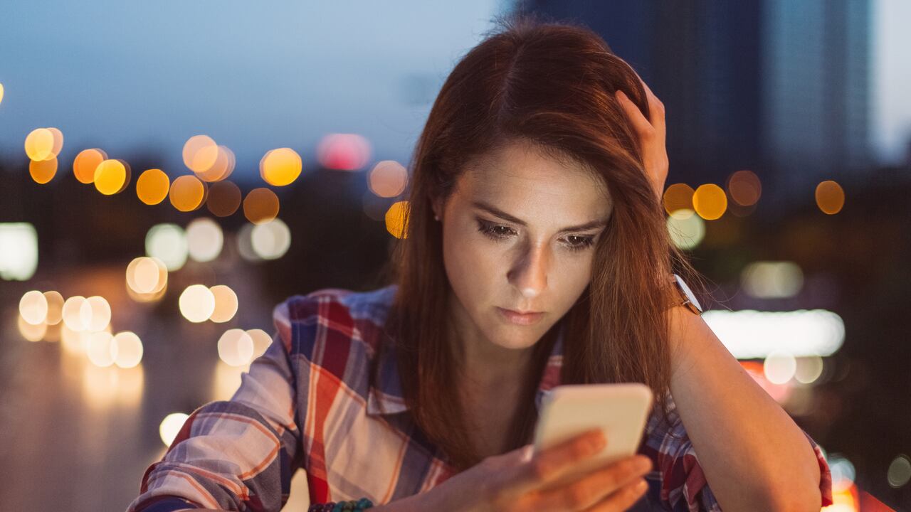 Identificar señales de intervención en un teléfono se ha convertido en una tarea crucial para aquellos preocupados por la protección de su información personal y privacidad.