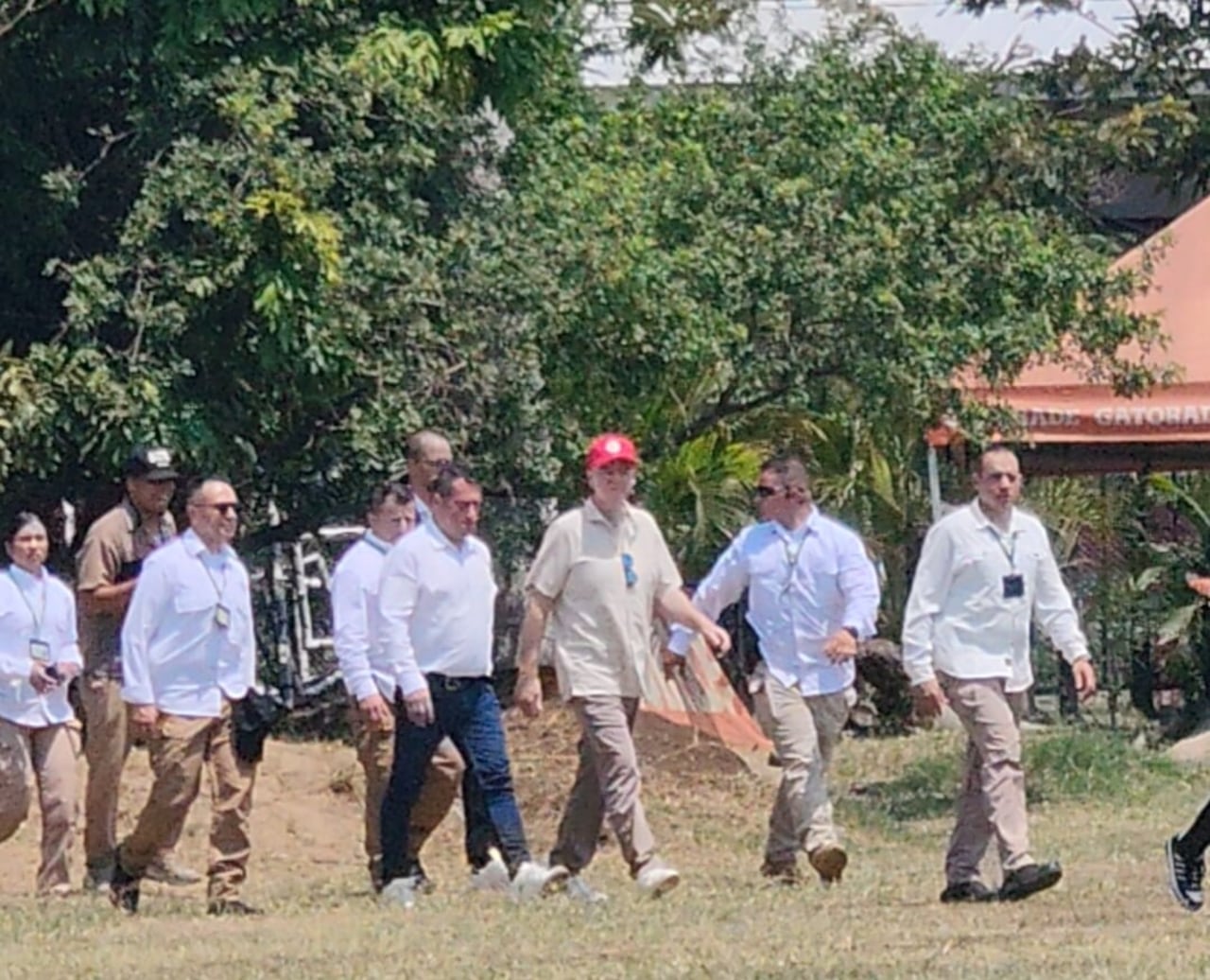 En una visita relámpago que sorprendió al entorno deportivo de la ciudad, el presidente de la FIFA, Gianni Infantino