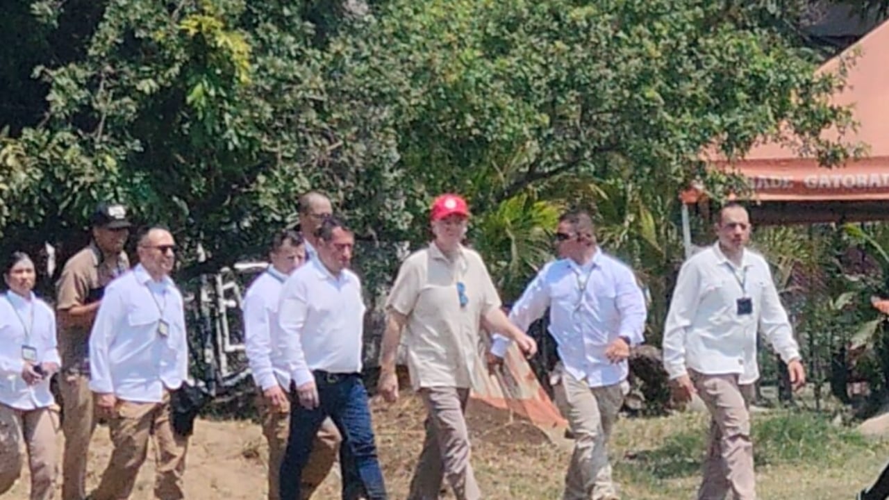 En una visita relámpago que sorprendió al entorno deportivo de la ciudad, el presidente de la FIFA, Gianni Infantino