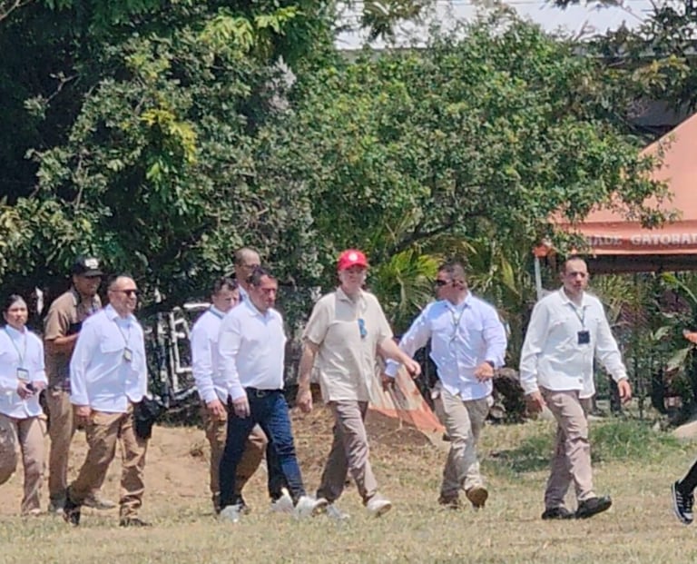 En una visita relámpago que sorprendió al entorno deportivo de la ciudad, el presidente de la FIFA, Gianni Infantino