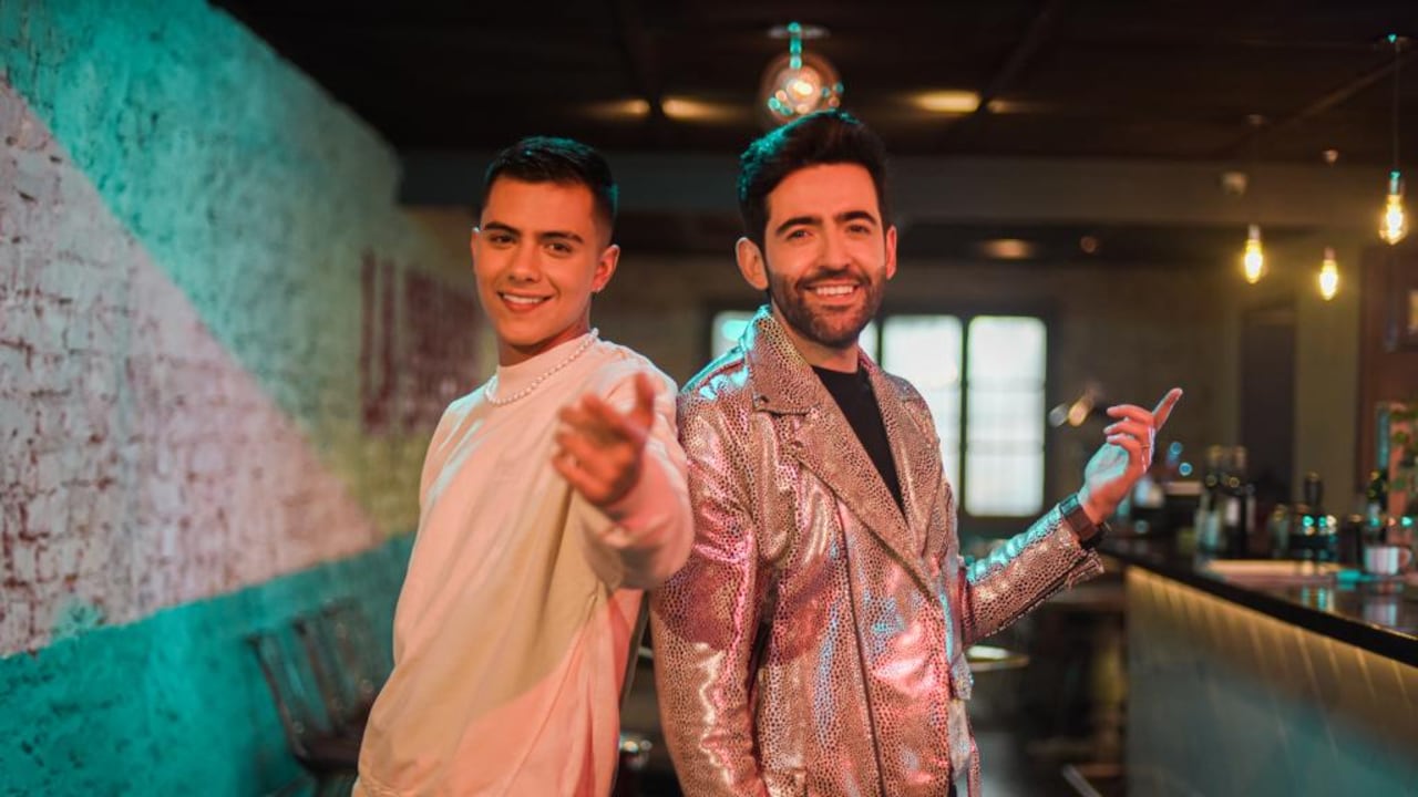 Lo Admito es una canción que reafirma el estilo musical de Alejandro, donde se fusionan las raíces del tropipop colombiano con influencias mexicanas de Nico Hernández.