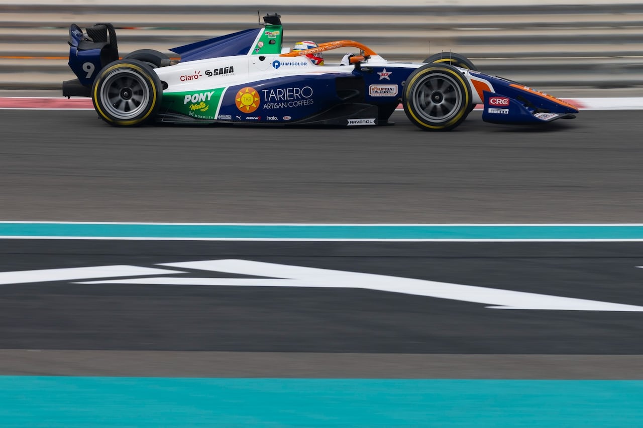 Sebastián Montoya durante uno de sus ejercicios en el Gran Premio de Abu Dabi de la Fórmula 2.