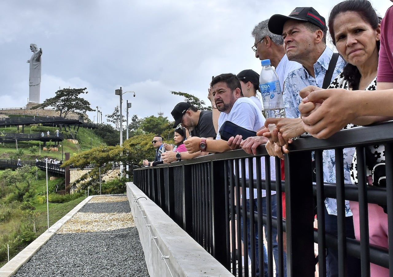 Queda abierto al público el monumento de Cristo Rey bajo la administración del Dagma. Fotos Raúl Palacios / El Pais.