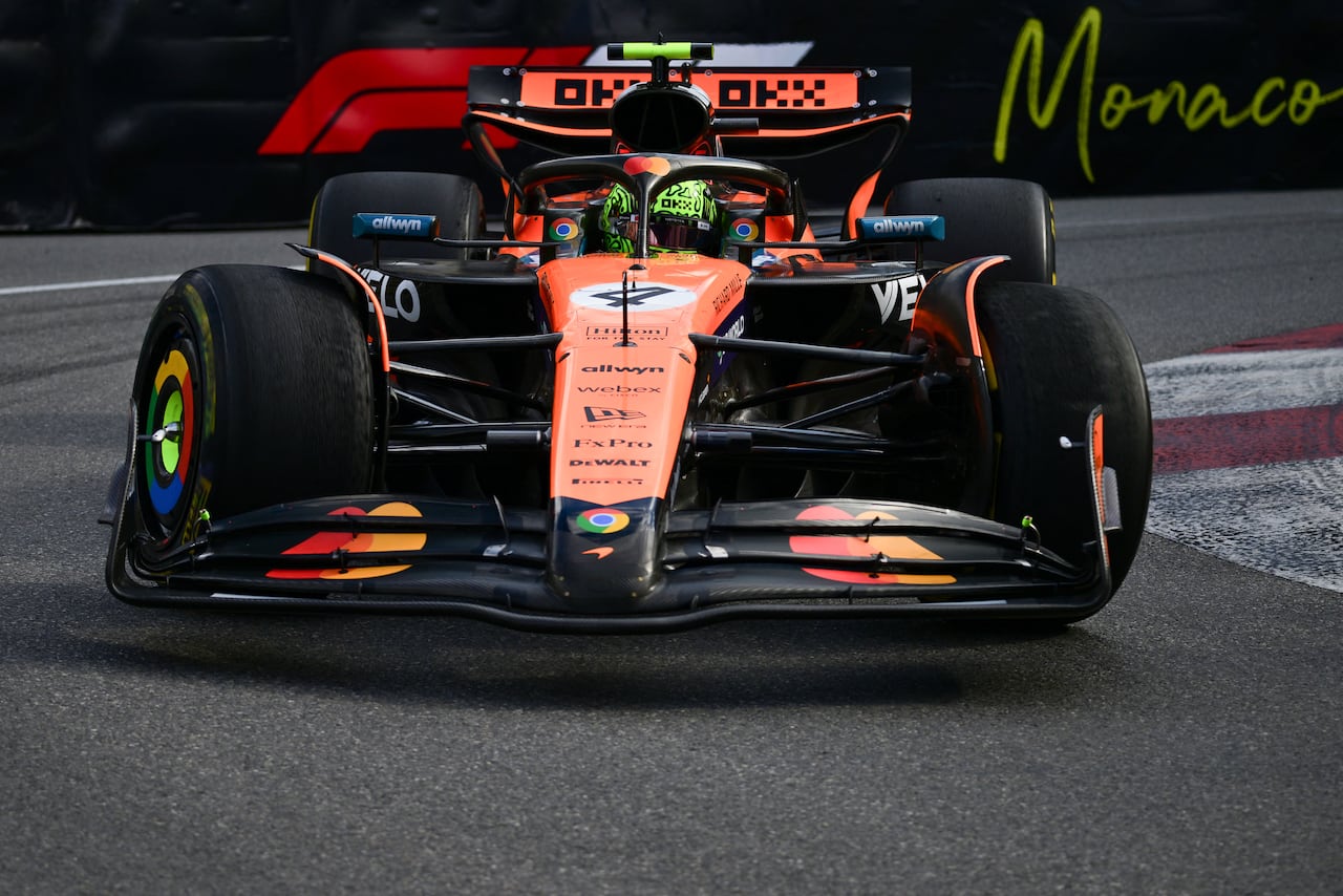 El piloto británico de McLaren, Lando Norris, conduce durante la segunda sesión de prácticas para el Gran Premio de Mónaco de Fórmula Uno.