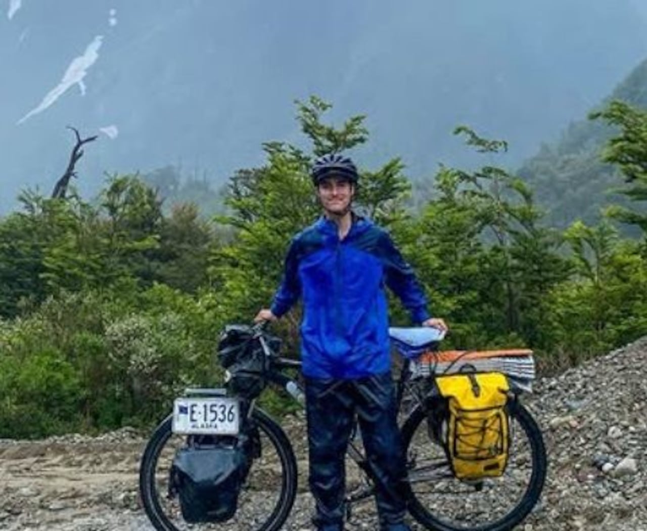 “Vas muy despacio y tienes que trabajar físicamente para llegar a los lugares que siempre has soñado. Así te encariñas realmente con las pequeñas ciudades y curvas sin rumbo de la carretera", relató sobre lo que significa para él andar en bicicleta. En su travesía recorrió México, Guatemala, Nicaragua, Colombia, entre otras naciones.