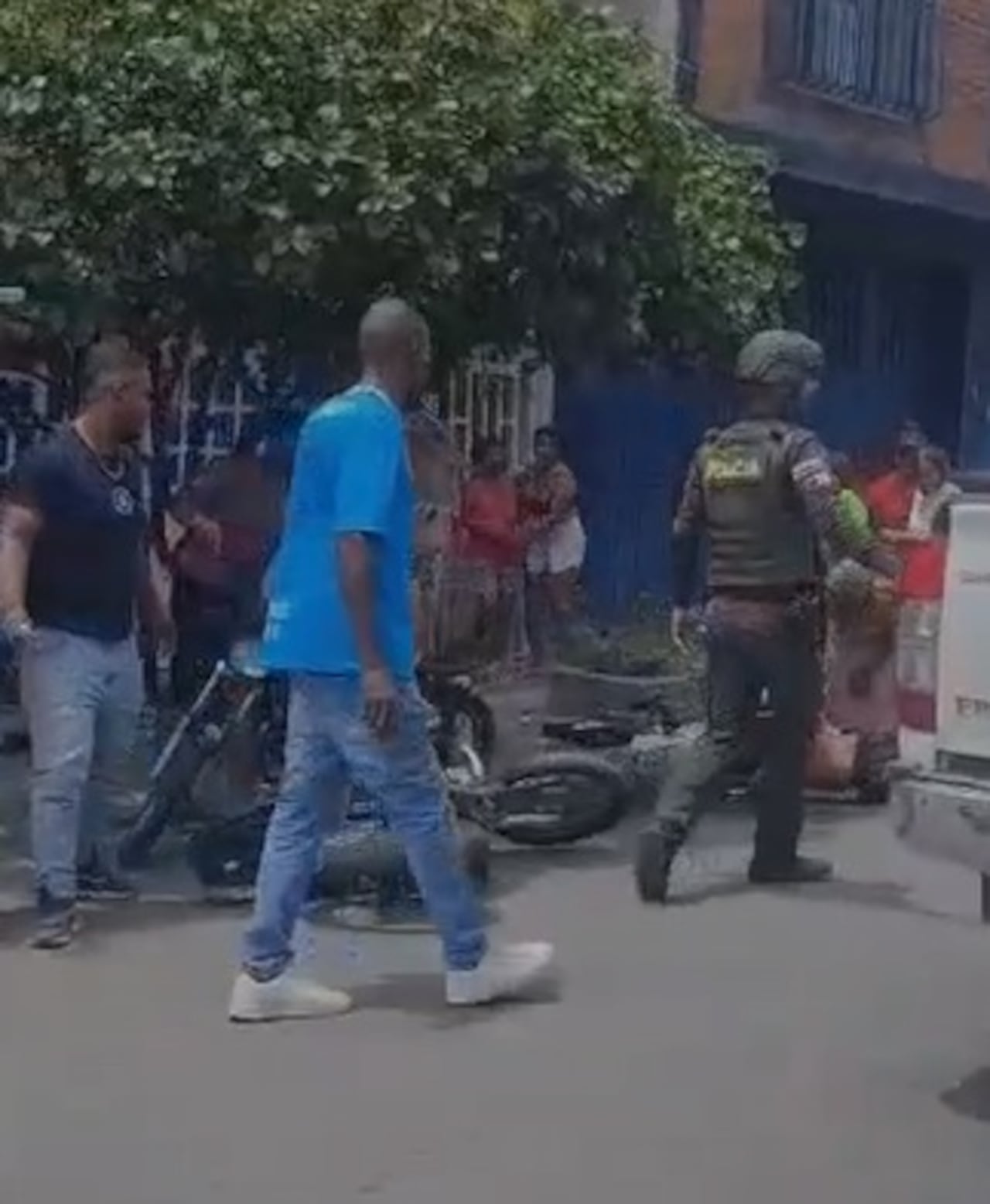 Las autoridades investigan si el ataque, ocurrido a plena luz del día y cerca de la estación de Policía, está relacionado con la guerra de pandillas o la influencia de la disidencia Dagoberto Ramos en la zona.