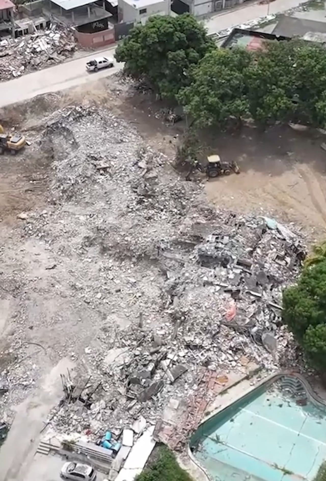 Las imágenes aéreas muestran cómo avanzan las labores de remoción de escombros y recuperación de las zonas devastadas un mes después del doble terremoto
