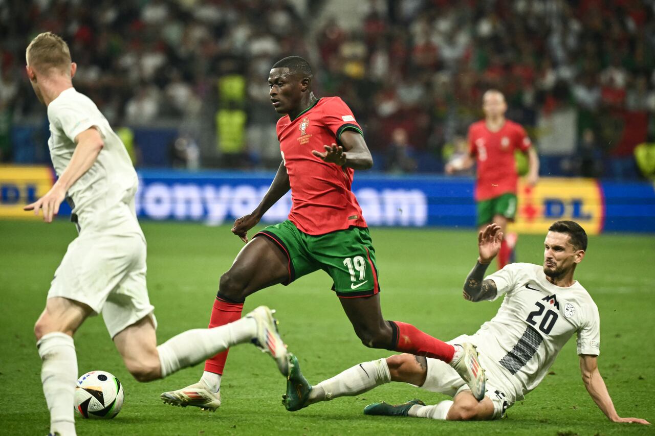 A tiempo complementario se va el encuentro.