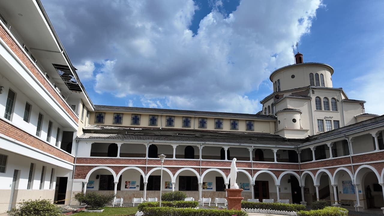 La Milagrosa, al sur de Cali, tuvo daños en su torre y en la cubierta de la capilla.