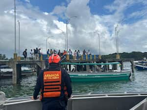La Capitanía de Puerto de Buenaventura de la Armada Nacional durante este fin de semana verificó desde el muelle turístico el uso y porte de elementos de seguridad para la navegación, y los documentos y licencias pertinentes a capitanes y embarcaciones,