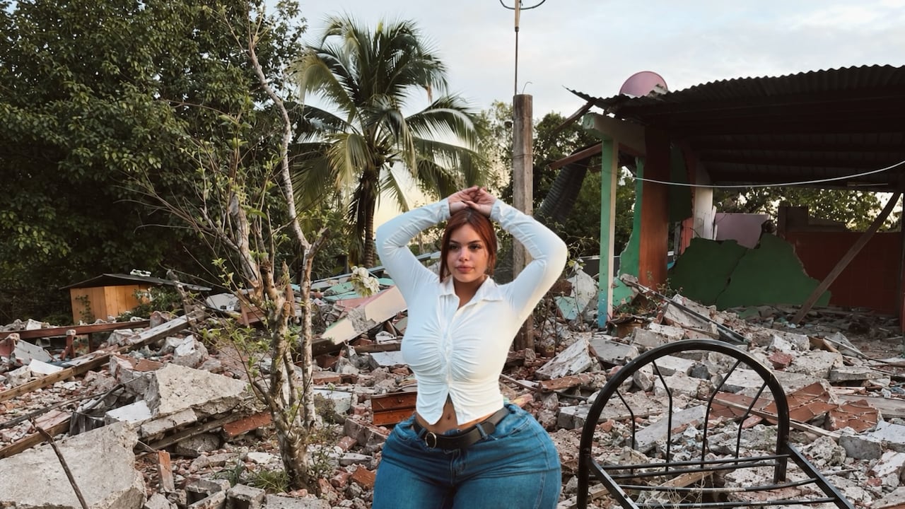 Gracie Bon, creadora de contenido panameña, recibió críticas en redes sociales tras publicar fotografías frente a escombros de edificios afectados por el terremoto de magnitud 7,7 que sacudió a Panamá.