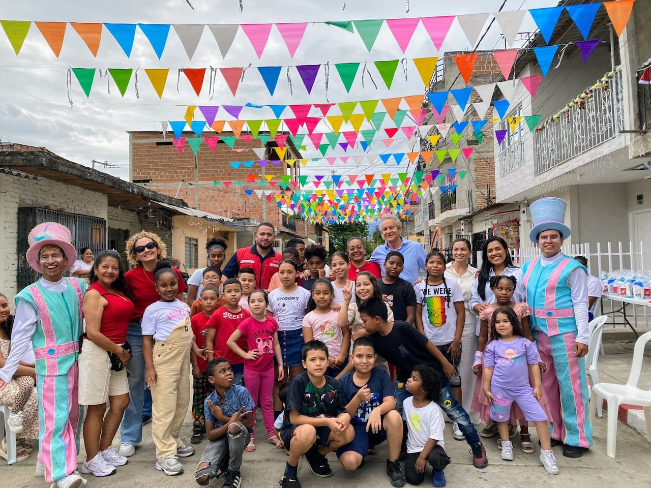 Jornadas comunitarias y programas de educación ambiental promueven la participación de niños y familias, fomentando hábitos sostenibles en los municipios del Valle del Cauca.