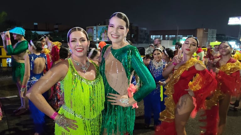 ‘Del barrio pa’l mundo’ marca el inicio del desfile salsero.