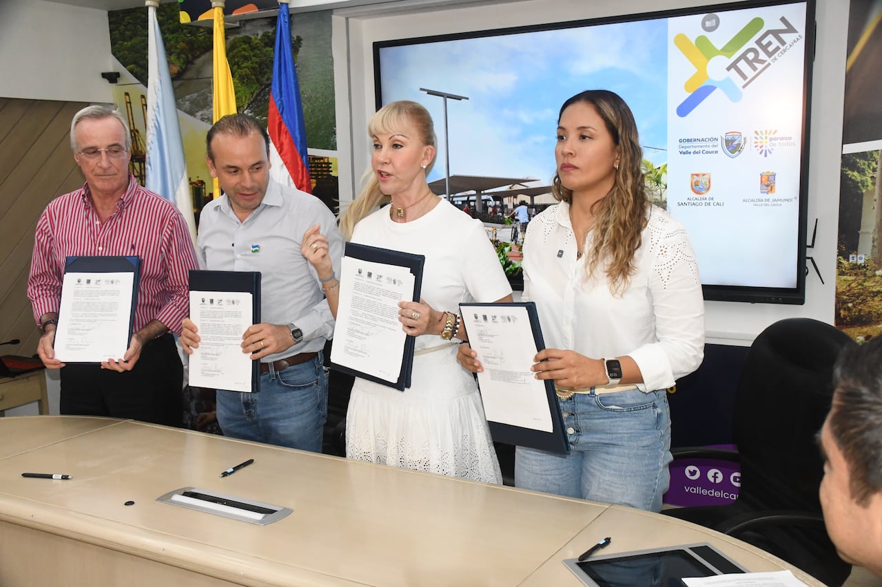 Rueda de prensa firma Tren de Cercania. Gobernadora y alcaldes de Cali y Jamundi.