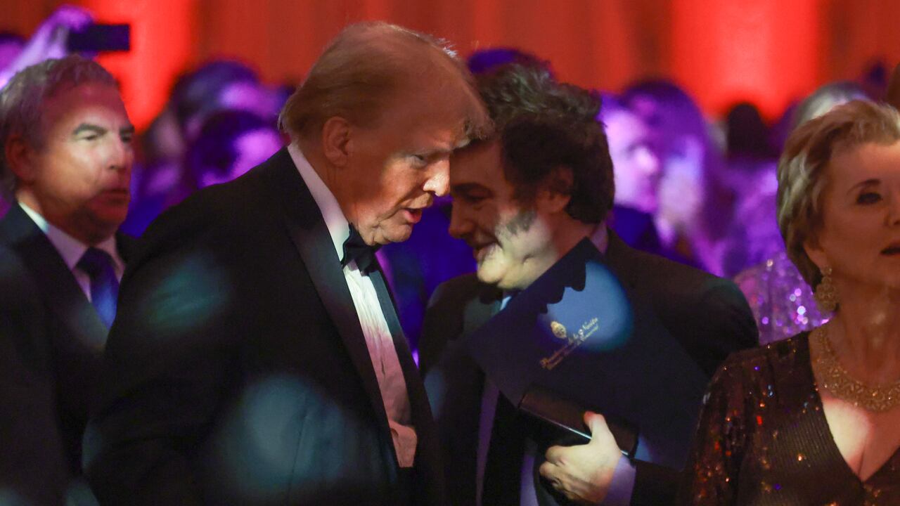 Javier Milei saludando al presidente electo de Estados Unidos, Donald Trump.