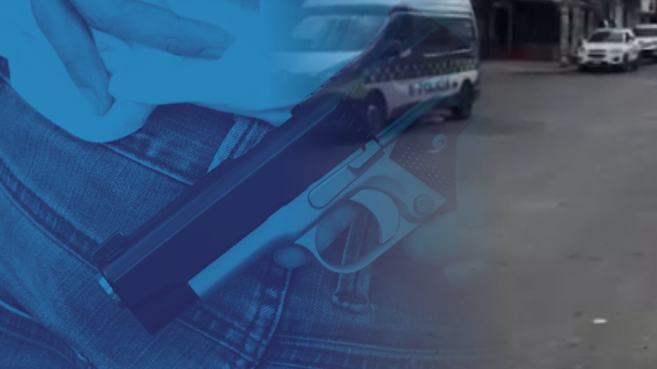 El violento asalto se desató en horas de la tarde de este jueves cuando dos hombres armados en moto irrumpieron en un establecimiento comercial.