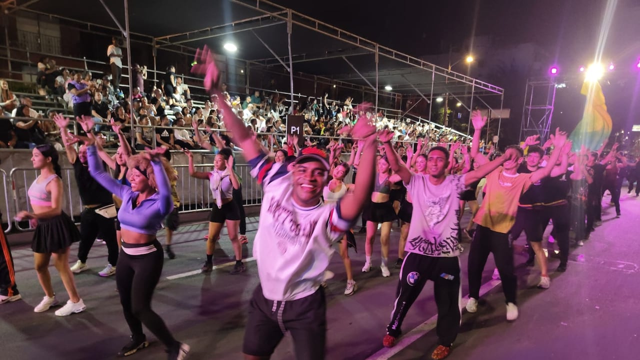 La salsa tomó la noche caleña en el ensayo final del Salsódromo 2025