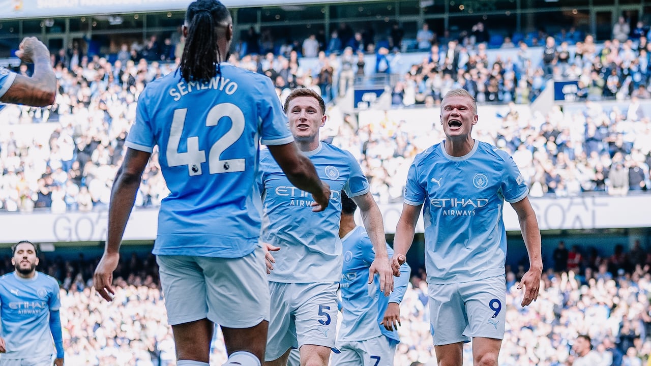 Los jugadores del Manchester City celebran el tanto de la victoria contra el Coventry City.