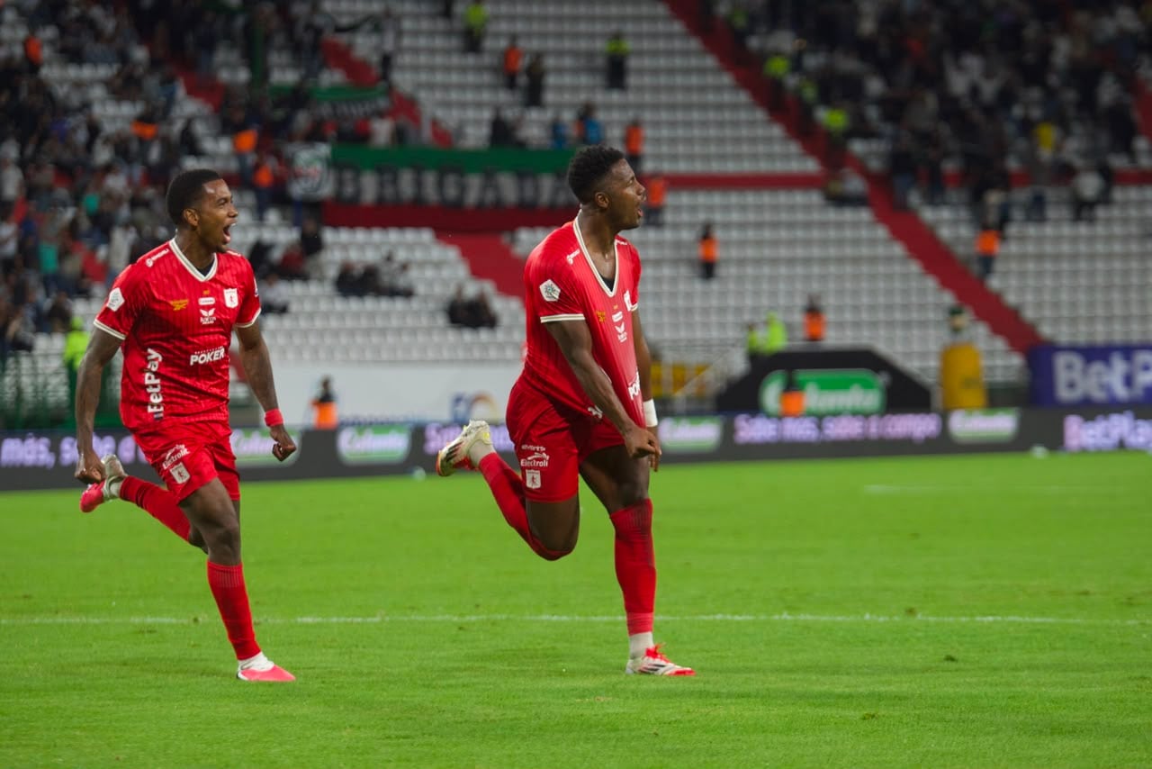 Los jugadores del América de Cali celebra el tanto de Dany Rosero frente al Once Caldas por la fecha 3 de la Liga Colombiana II-2026.