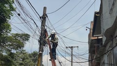 Cali: Cuadrillas de Emcali inician campaña "Cali sin enredos" direccionada a organizar los cables ubicados en los postes de luz en las vías principales de la ciudad.